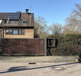 Hauptbild Mehrfamilienhaus in Hilden mit drei Einheiten und Entwicklungspotenzial